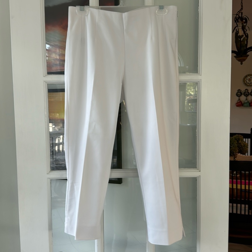 Chaps white capri dress slacks, size 8P. Worn once.